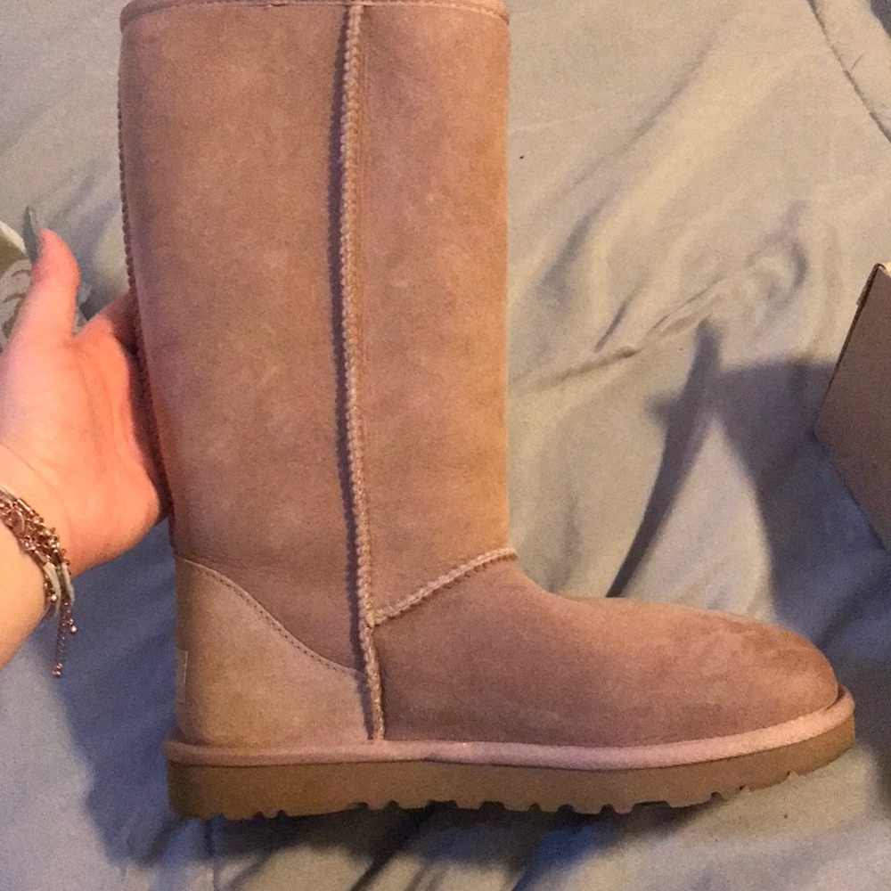 Uggs classic tall marshmellow color size 6. - Picture 3 of 4